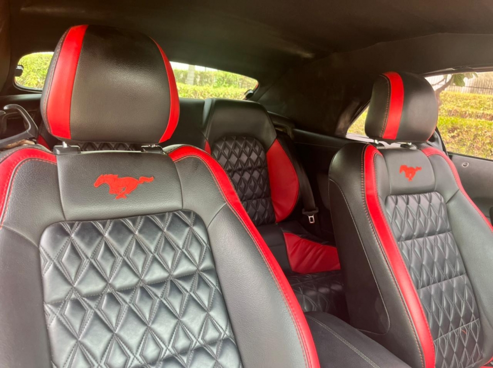 Kırmızı Ford Mustang EcoBoost Dönüştürülebilir V4 2020
