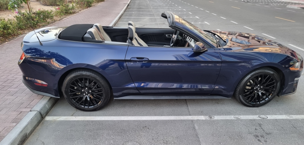 Голубой Форд Мустанг GT Кабриолет V4 2020 год