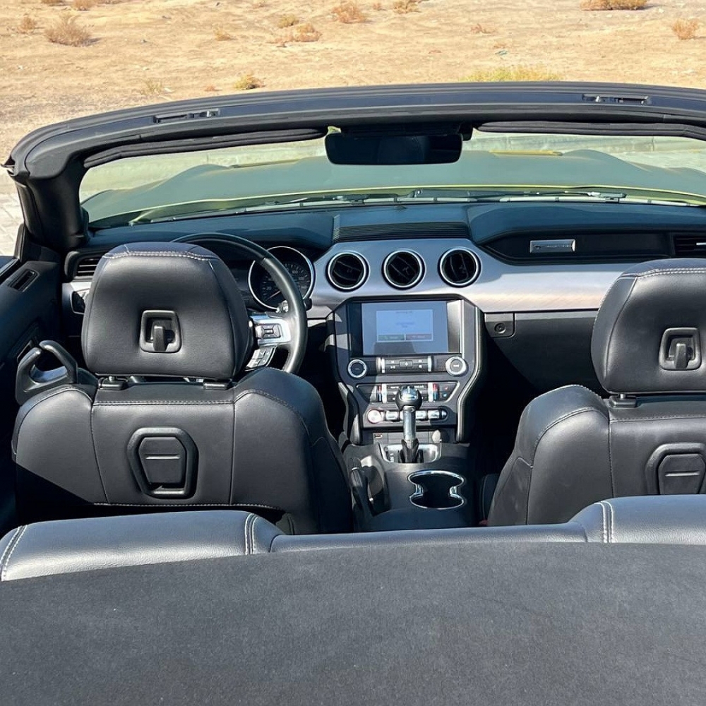 Altın Ford Mustang GT Dönüştürülebilir V4 2022