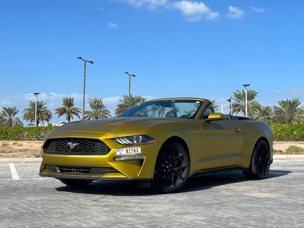 gouden Ford Mustang GT Cabrio V4 2022