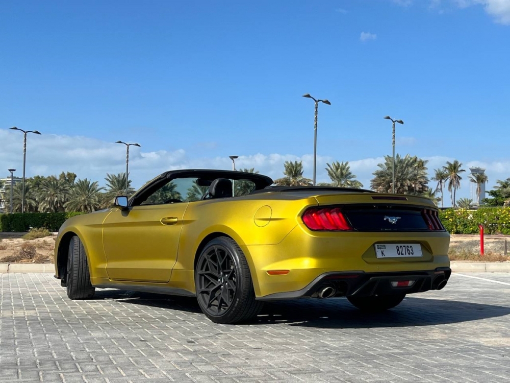 gouden Ford Mustang GT Cabrio V4 2022
