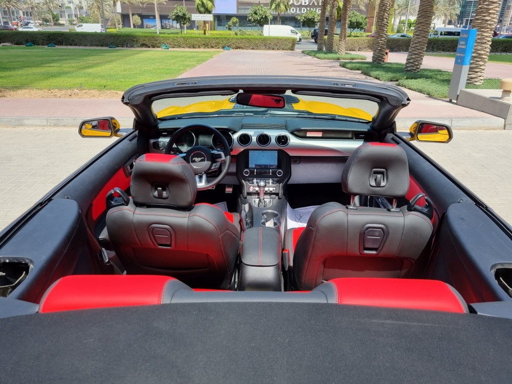 Geel Ford Mustang GT Cabrio V8 2020