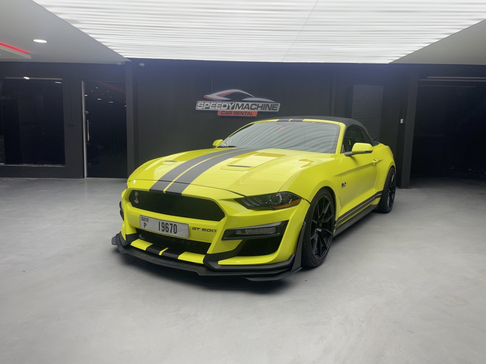 黄色的 福特 野马 GT 敞篷 V8 2020