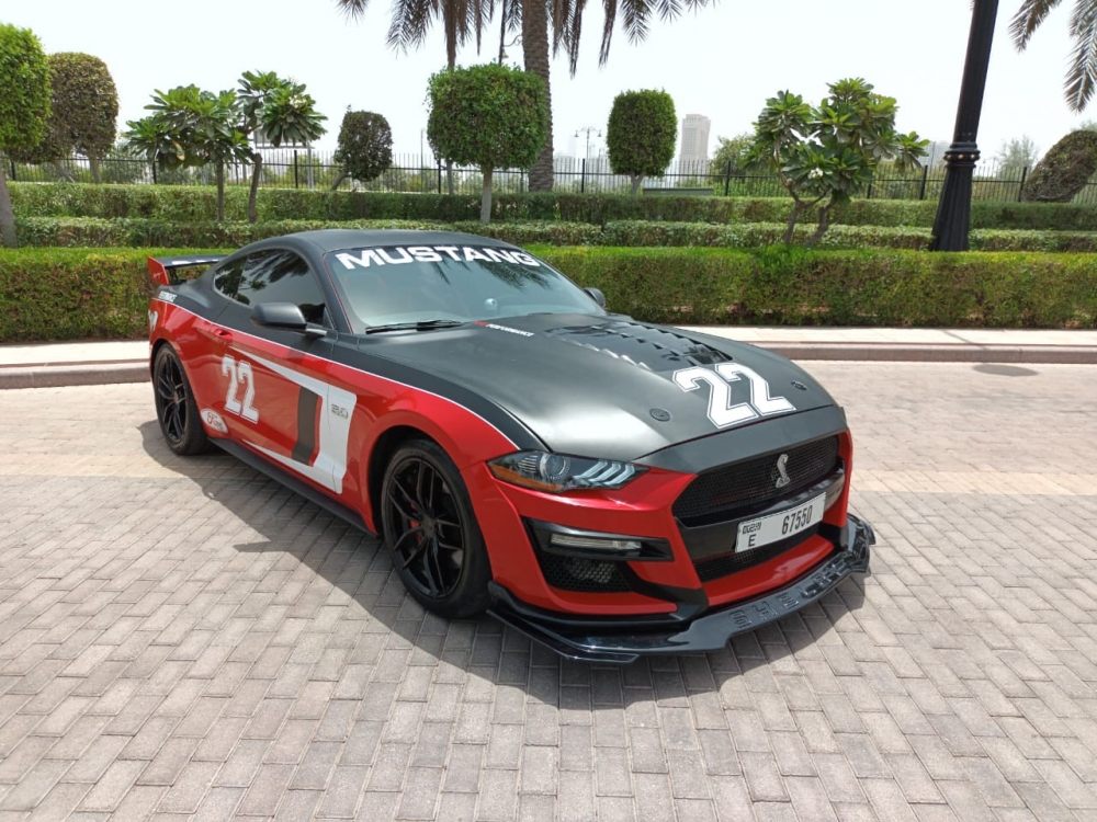 Geel Ford Mustang V8 GT Coupé-set 2019