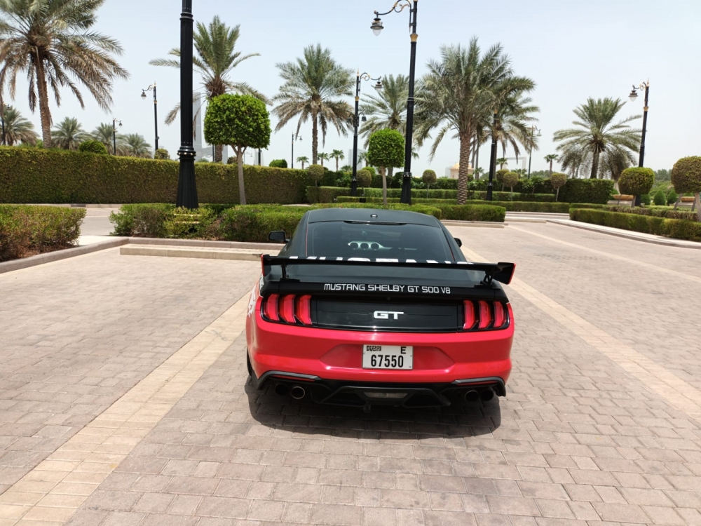 红色的 Ford 野马 V8 GT Coupe 套件 2019