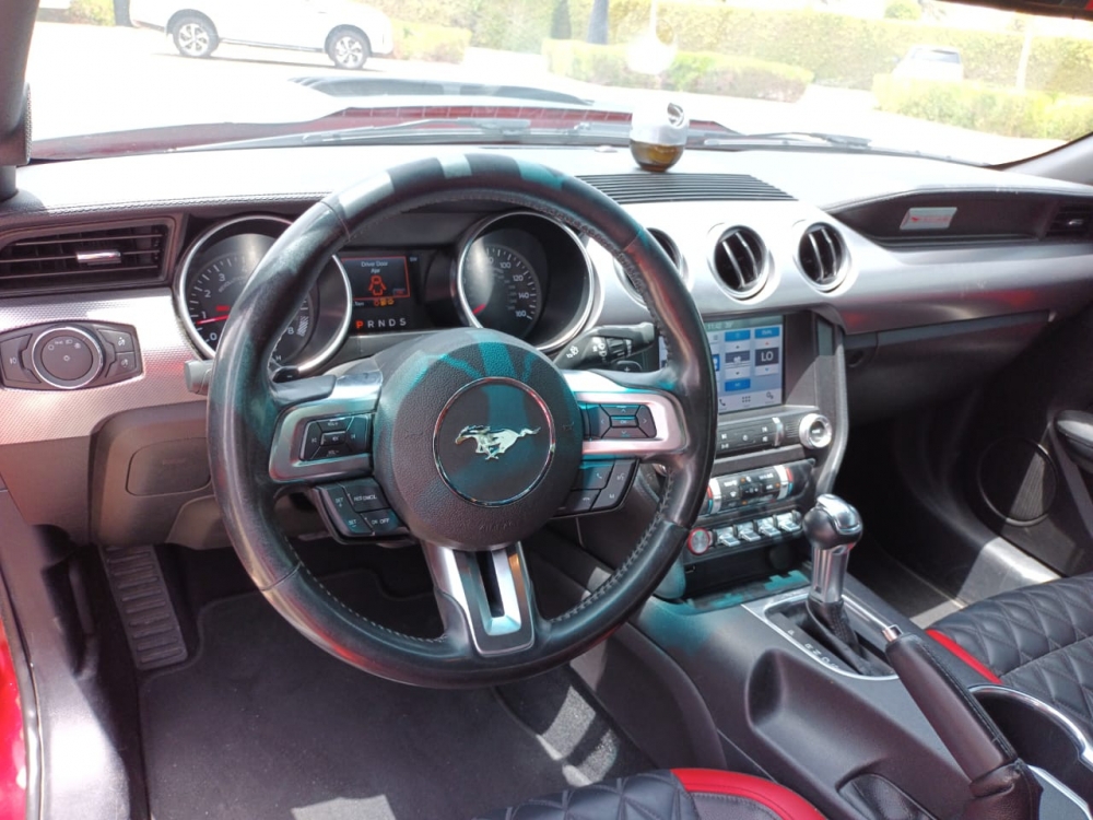 Gelb Ford Mustang V8 GT Coupé-Kit 2019