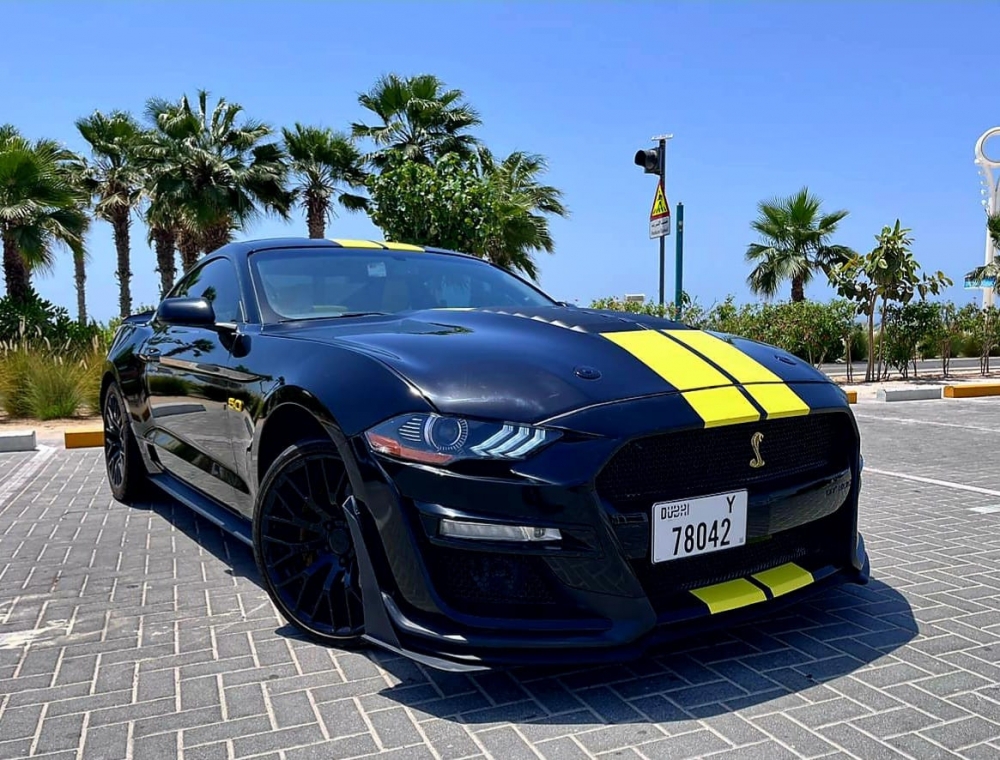 Black Ford Mustang GT Coupe V8 2020