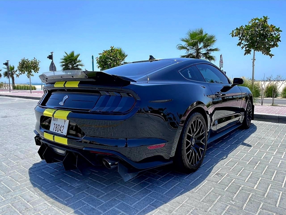 Black Ford Mustang GT Coupe V8 2020
