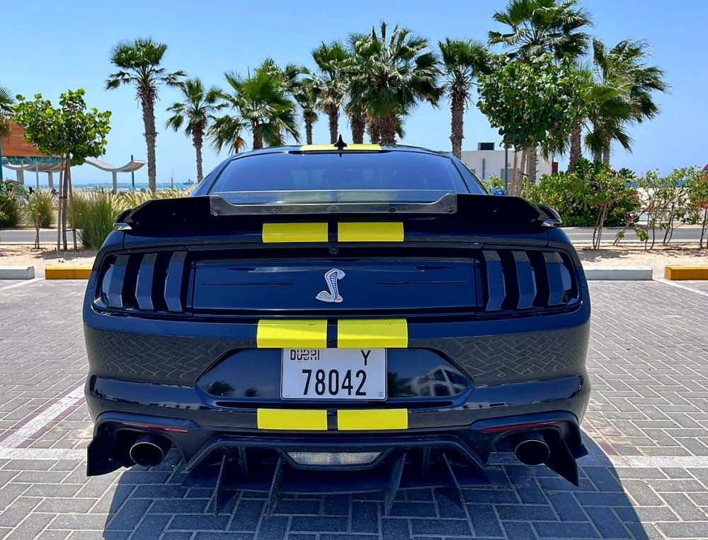 Siyah Ford Mustang GT Coupe V8 2020