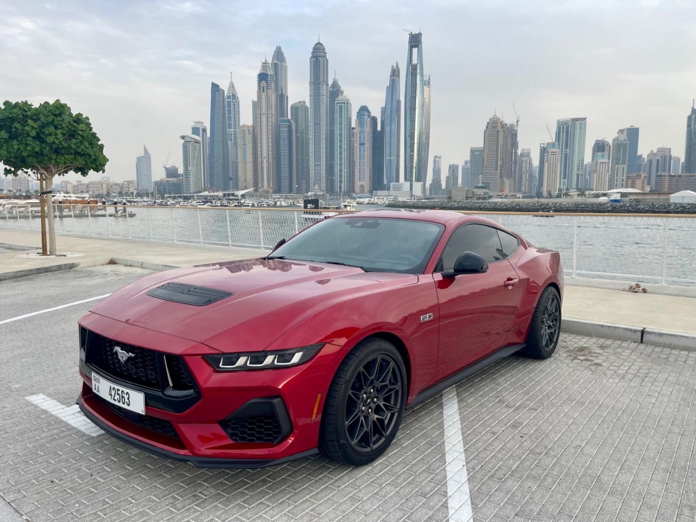 Rot Ford Mustang GT Coupé V8 2024