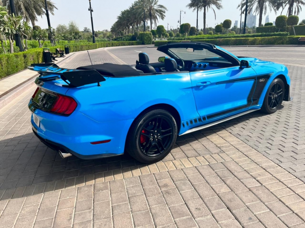Blau Ford Mustang GT350 Kit Cabrio V4 2021