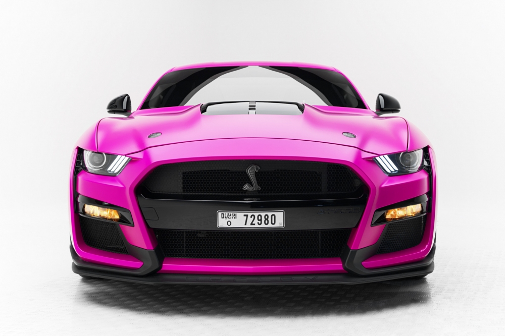 粉色的 福特 野马谢尔比 GT500 敞篷 V8 2022
