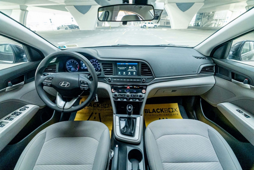 Gri Hyundai Elantra 2020