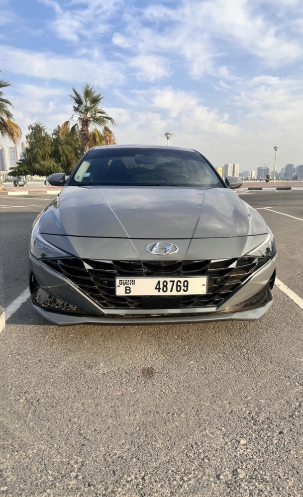 grise Hyundai Elantra 2021
