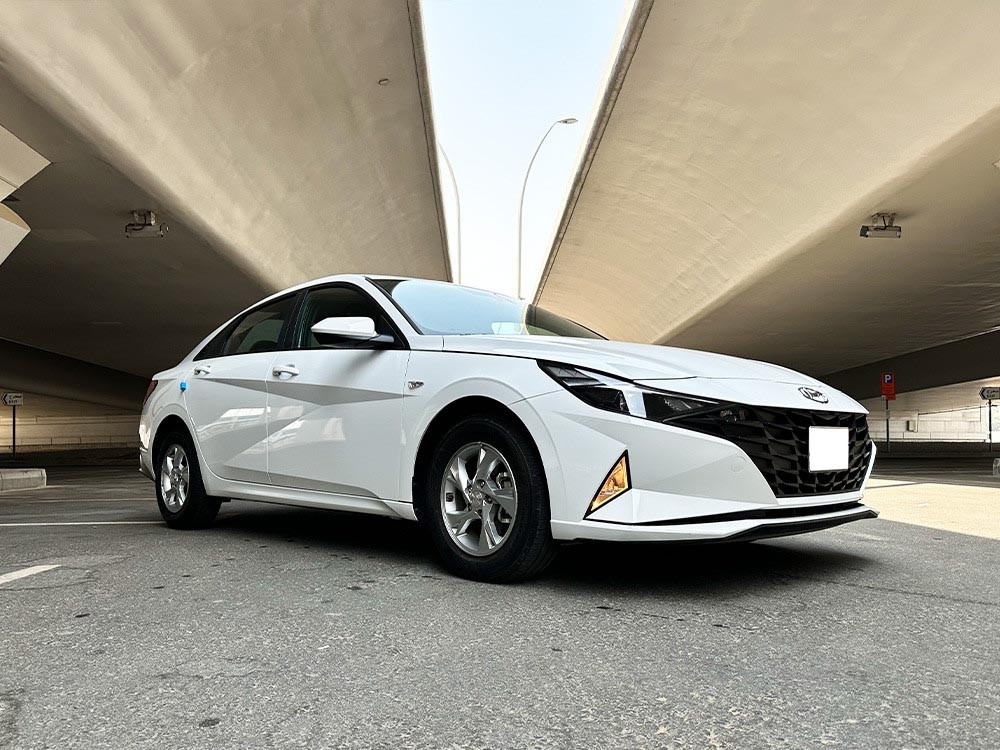 Weiß Hyundai Elantra 2022