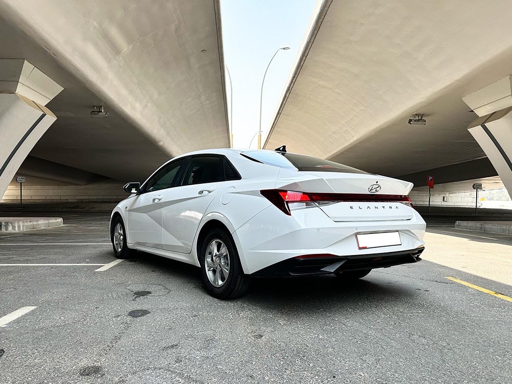White Hyundai Elantra 2022