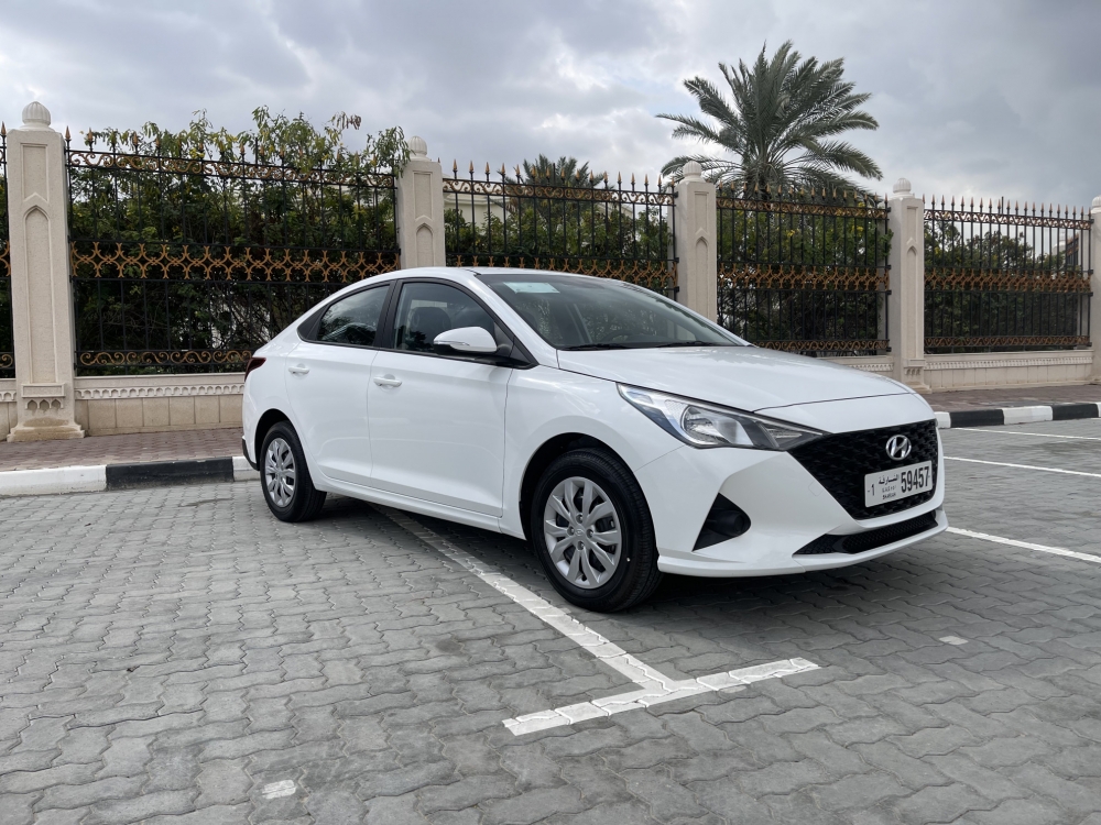 Weiß Hyundai Akzent 2023