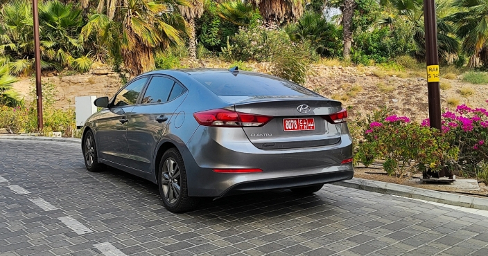 Gray Hyundai Elantra 2018
