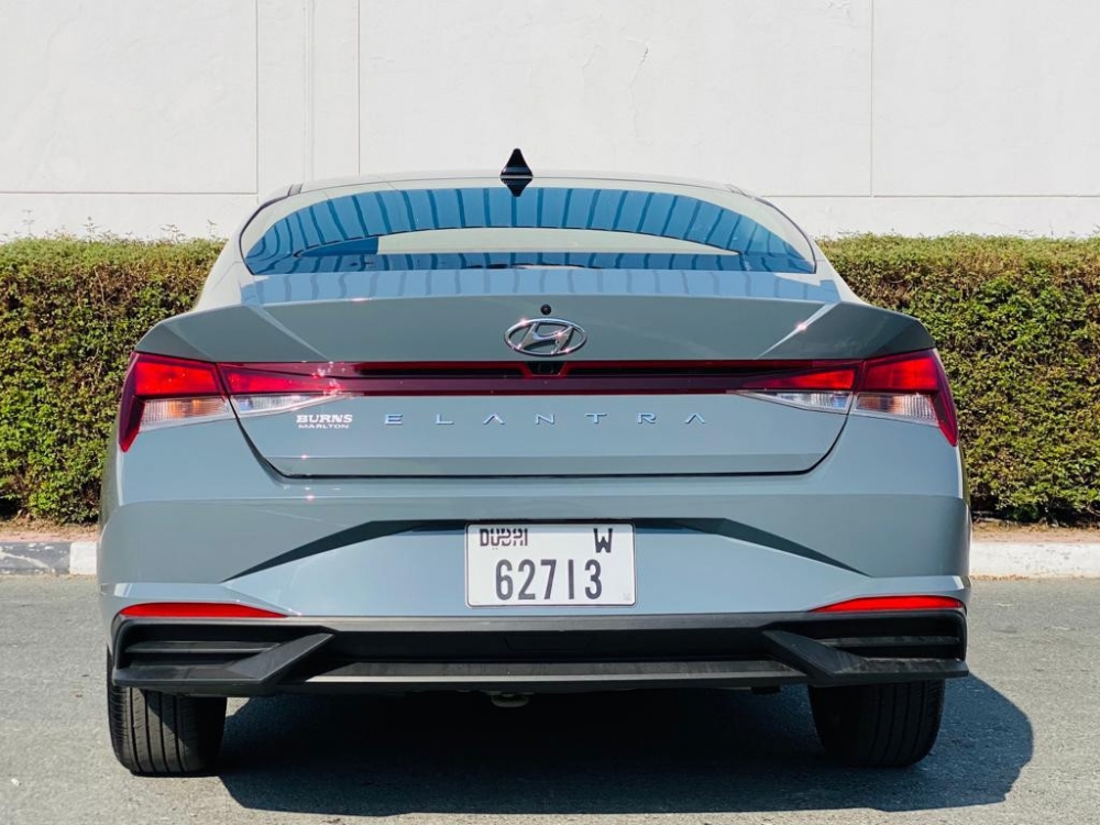 Серый Hyundai Elantra 2021
