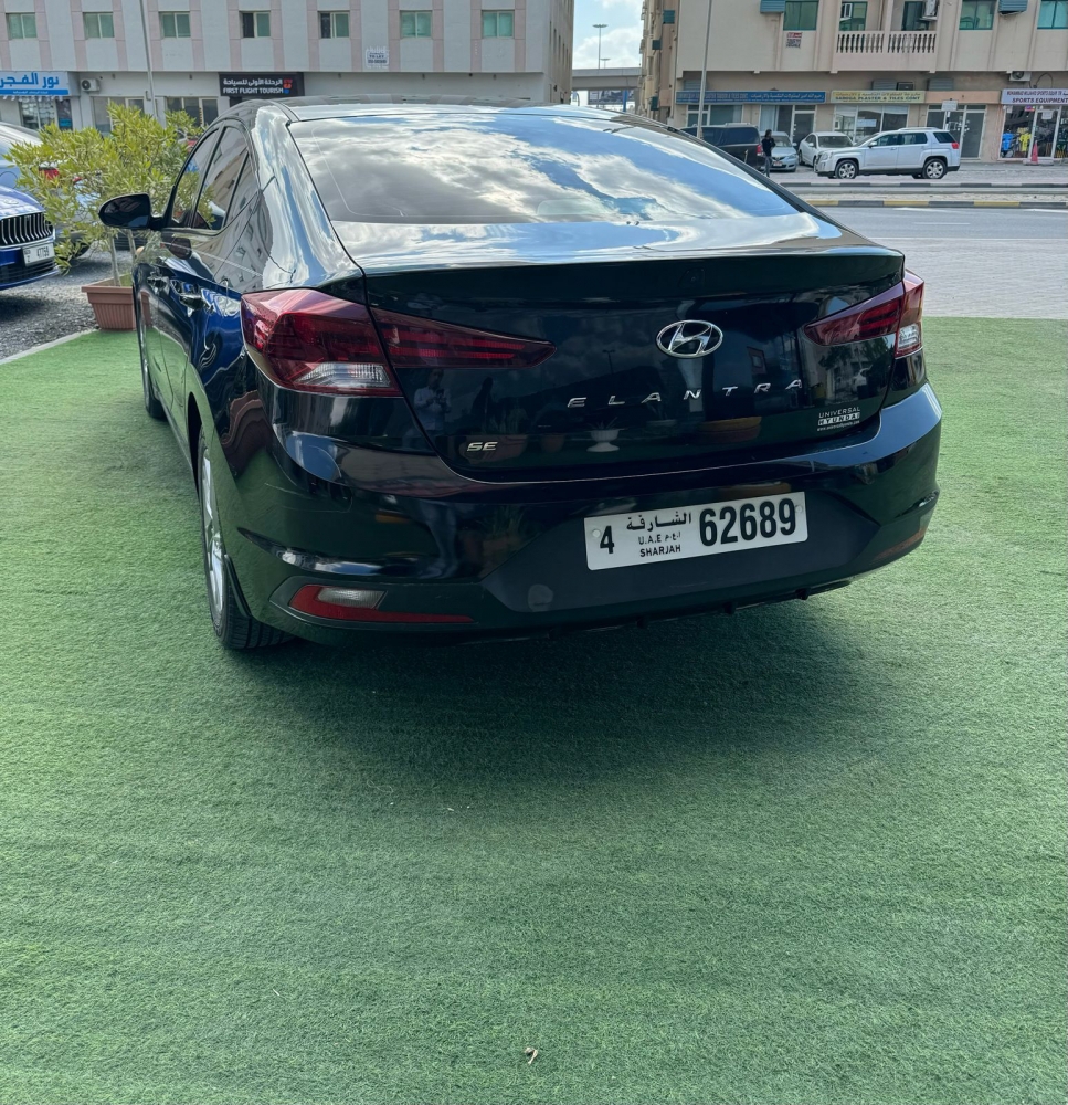 Siyah Hyundai Elantra 2022