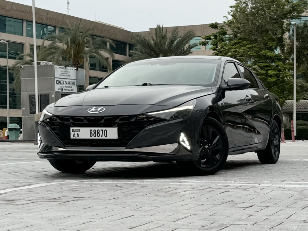 gris Hyundai Elantra 2022