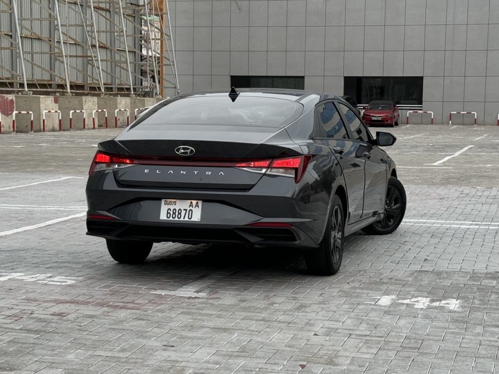 Grijs Hyundai Elantra 2022