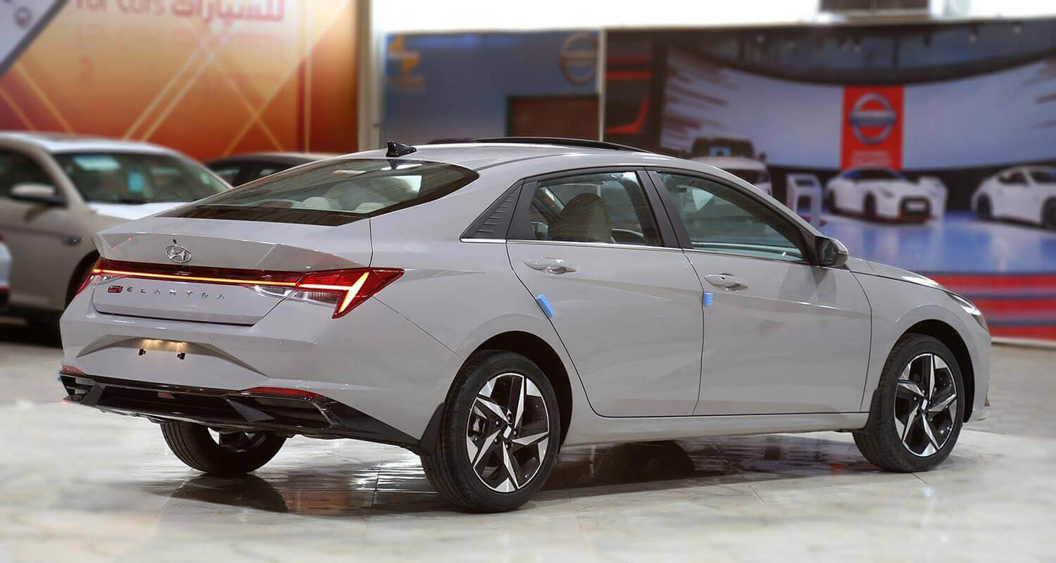White Hyundai Elantra 2023