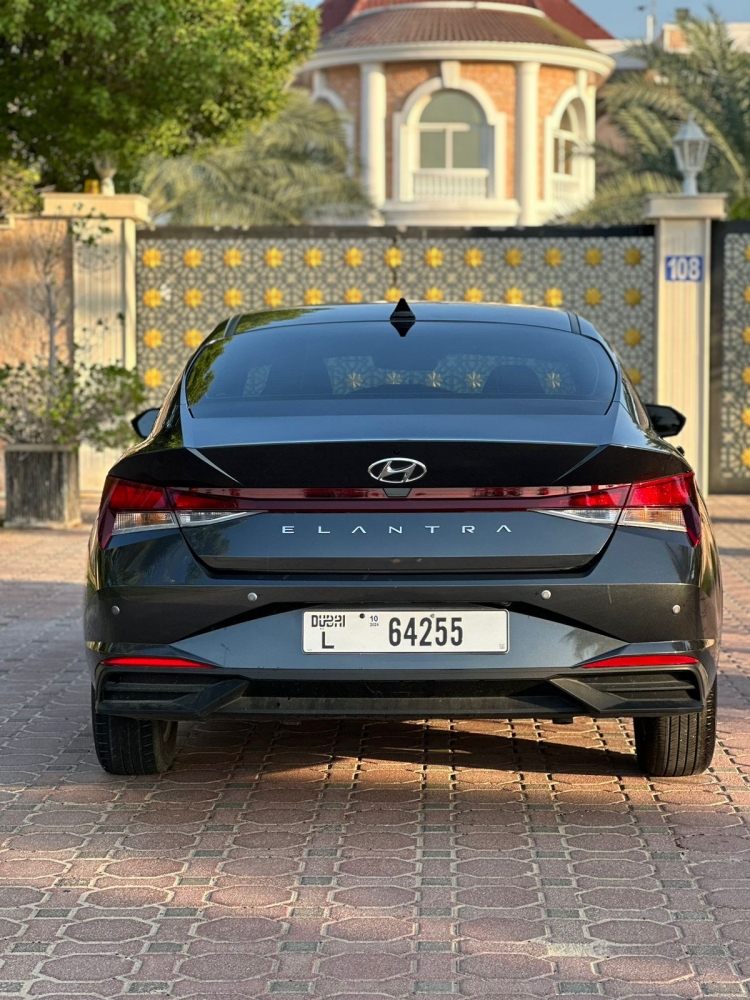 grise Hyundai Elantra 2023