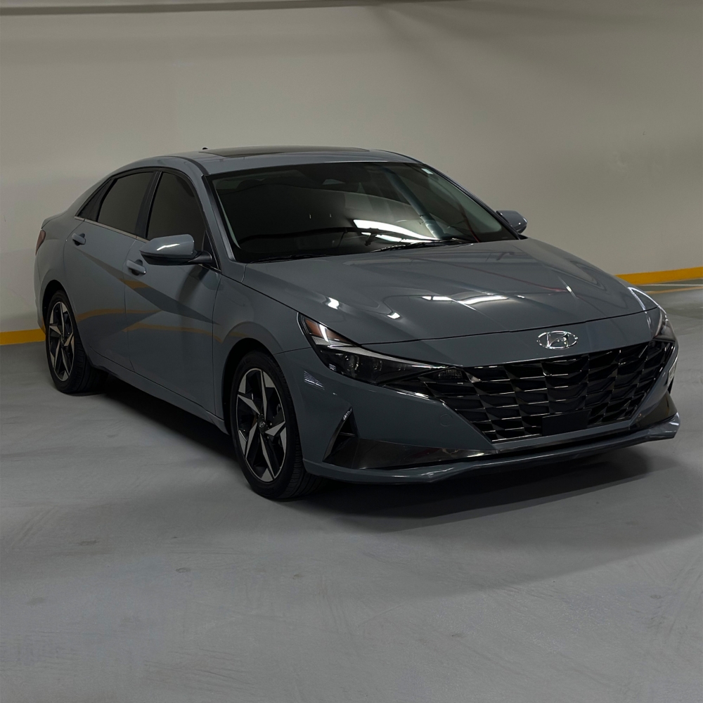 gris Hyundai Elantra 2023