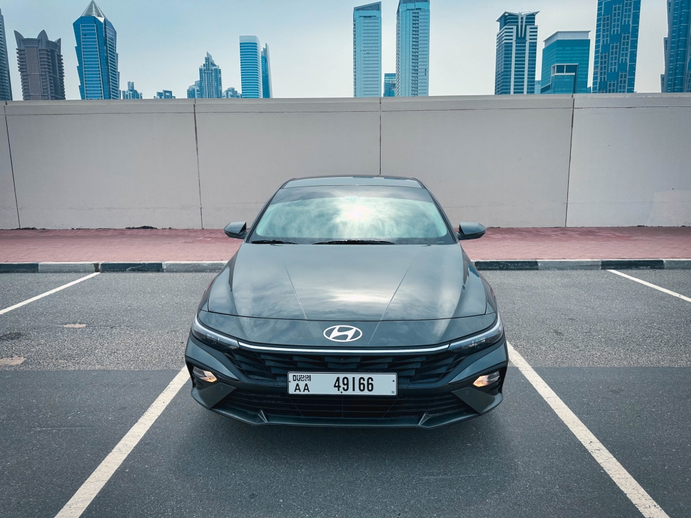 Grijs Hyundai Elantra 2024