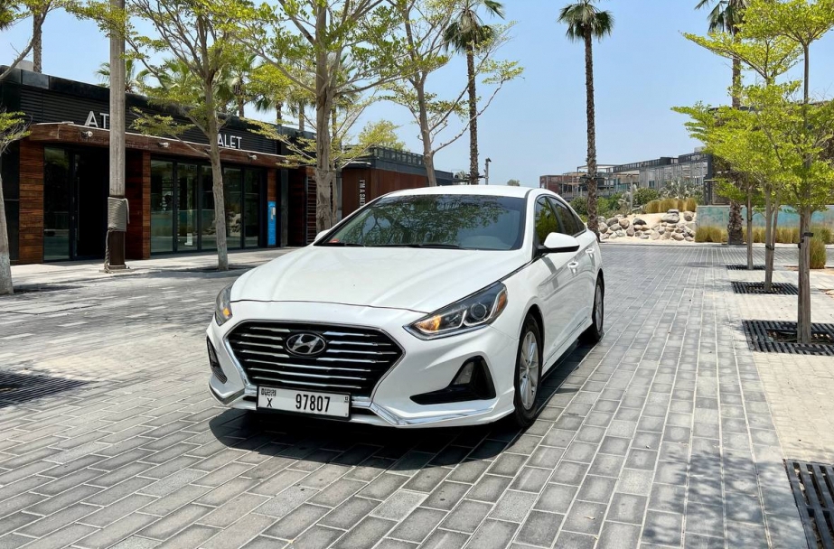 White Hyundai Sonata 2018