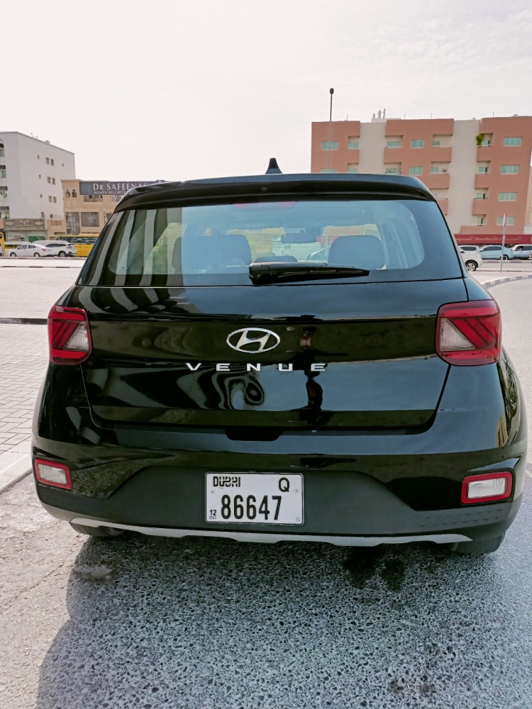 Siyah Hyundai mekan 2020