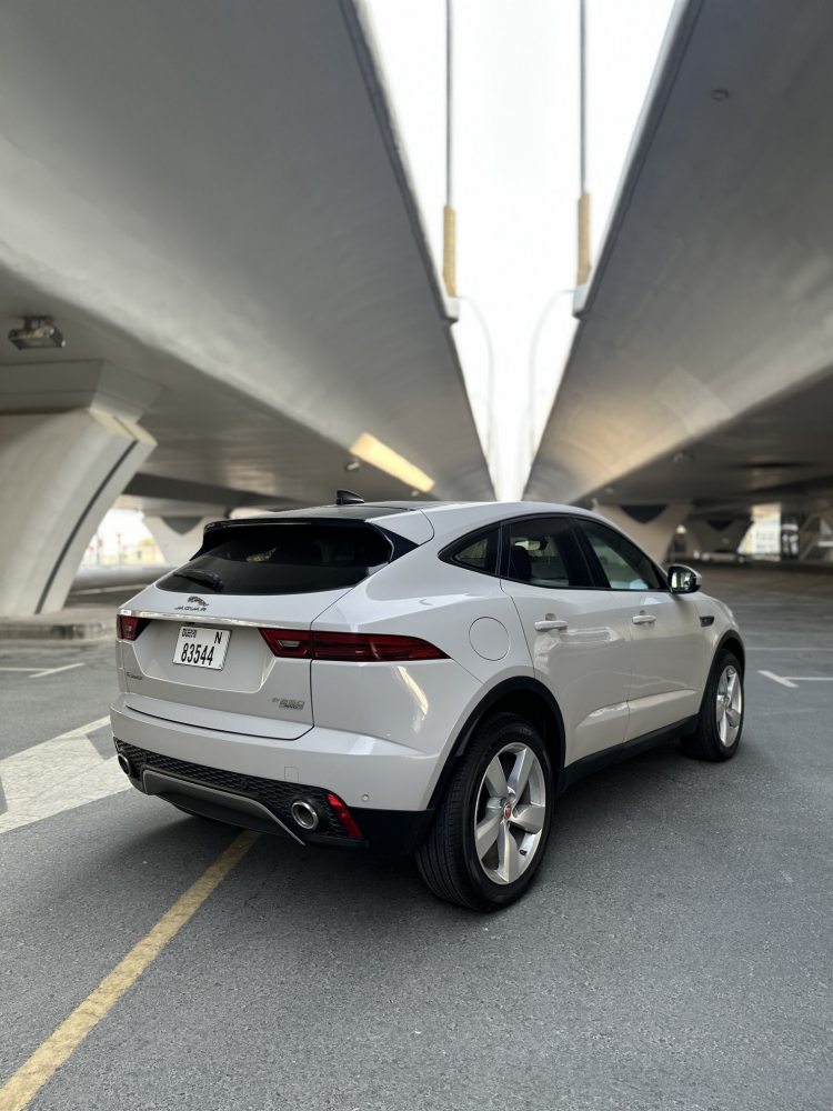 Plata Jaguar Edición dinámica E Pace R 2020