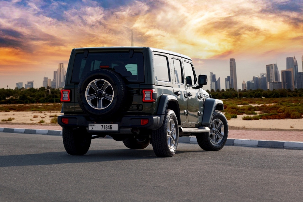 Grün Jeep Wrangler Unlimited Sahara Edition 2021