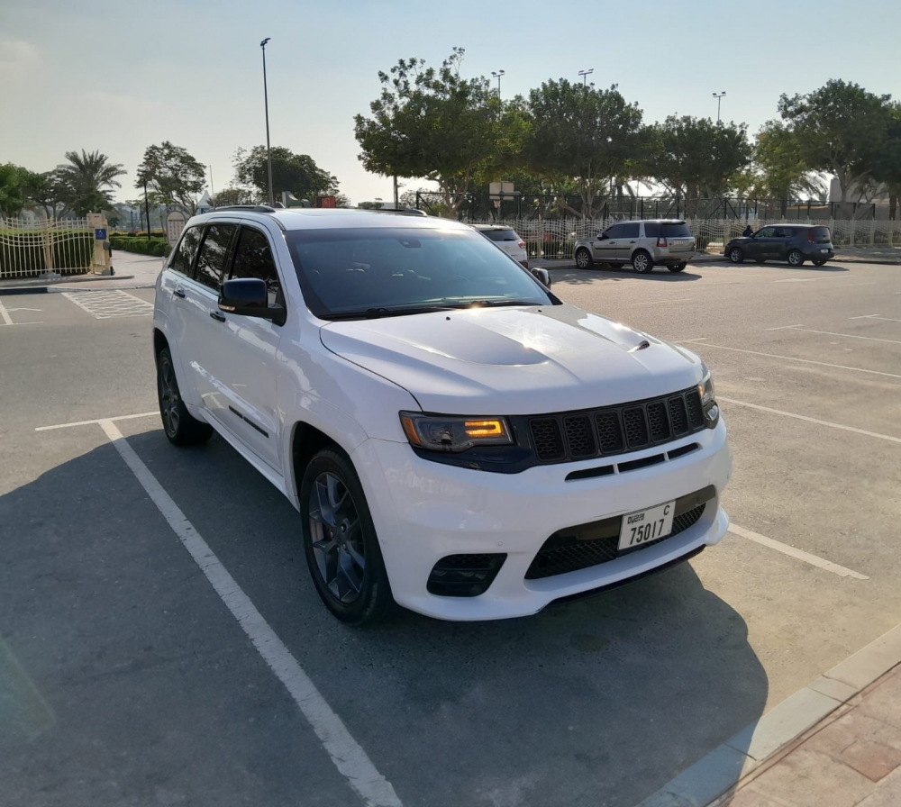 White Jeep Grand Cherokee 2020