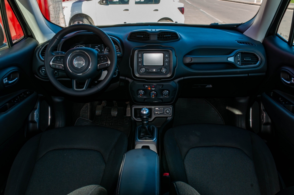 Nero Jeep Rinnegato 2022