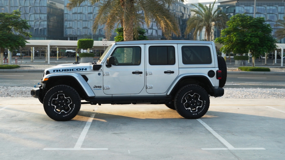 Silber Jeep Wrangler Unlimited Rubicon 4xe 2022