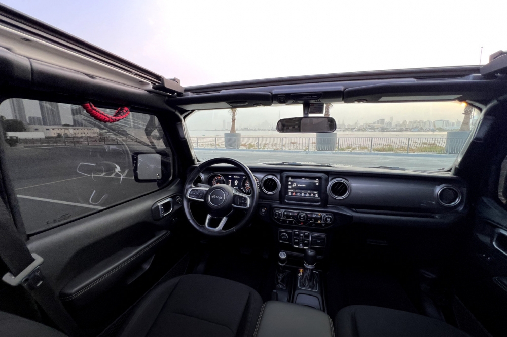 Nero Jeep Edizione Sahara illimitata di Wrangler 2021