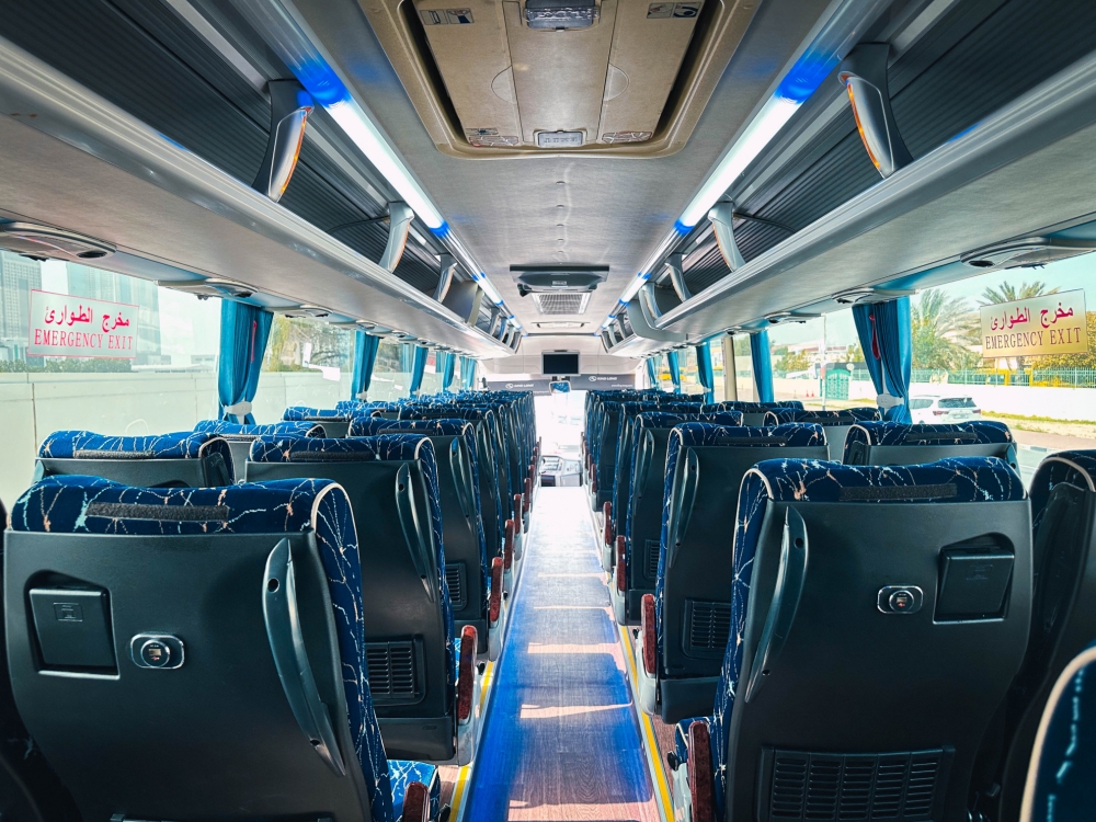 Белый Кинг Лонг 53-местный автобус 2023 год