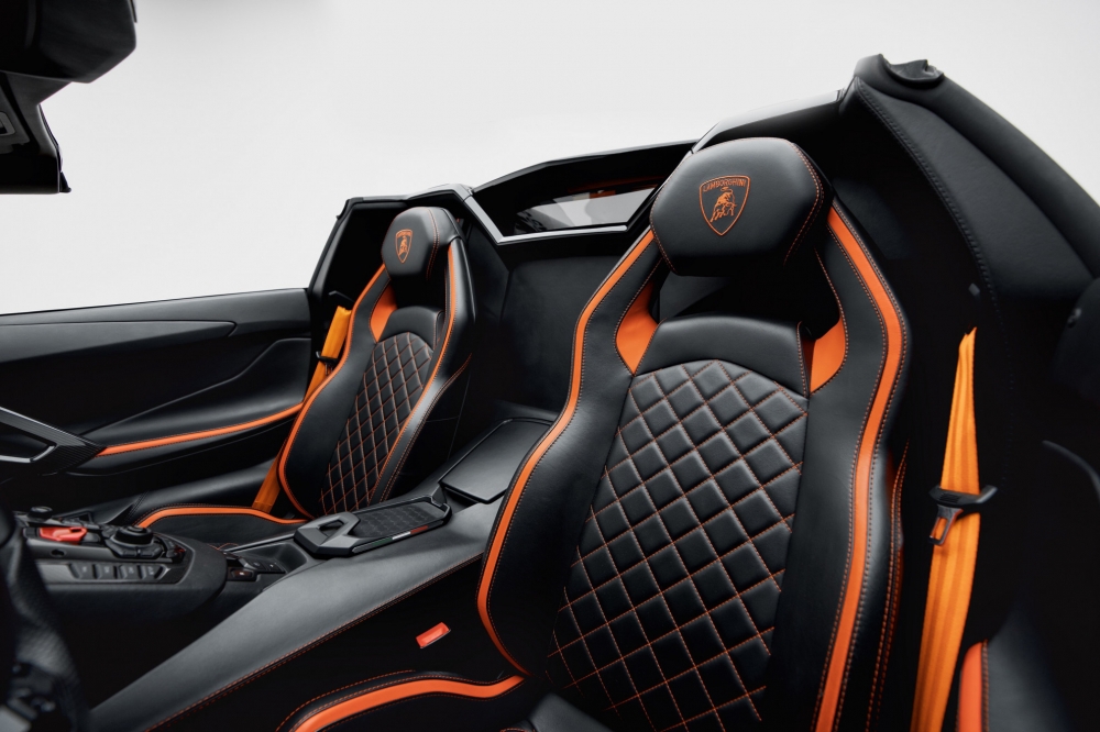 Oranje Lamborghini Aventador Roadster 2019