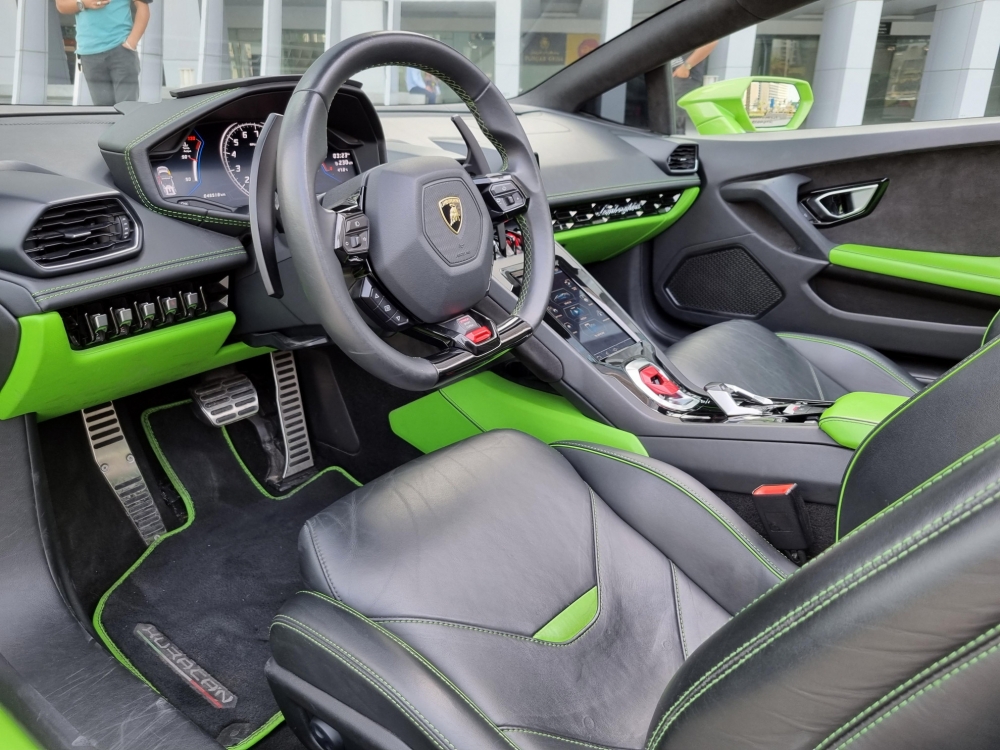 Rosso Lamborghini Huracán Evo Spyder 2021