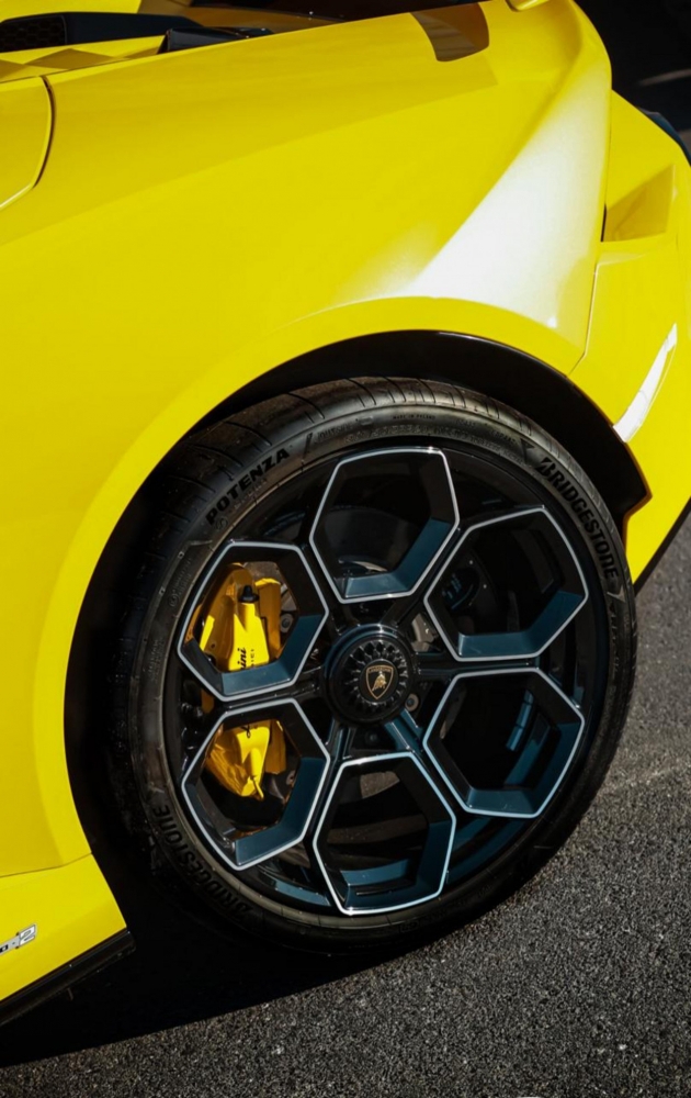 Yellow Lamborghini Huracan Tecnica 2023