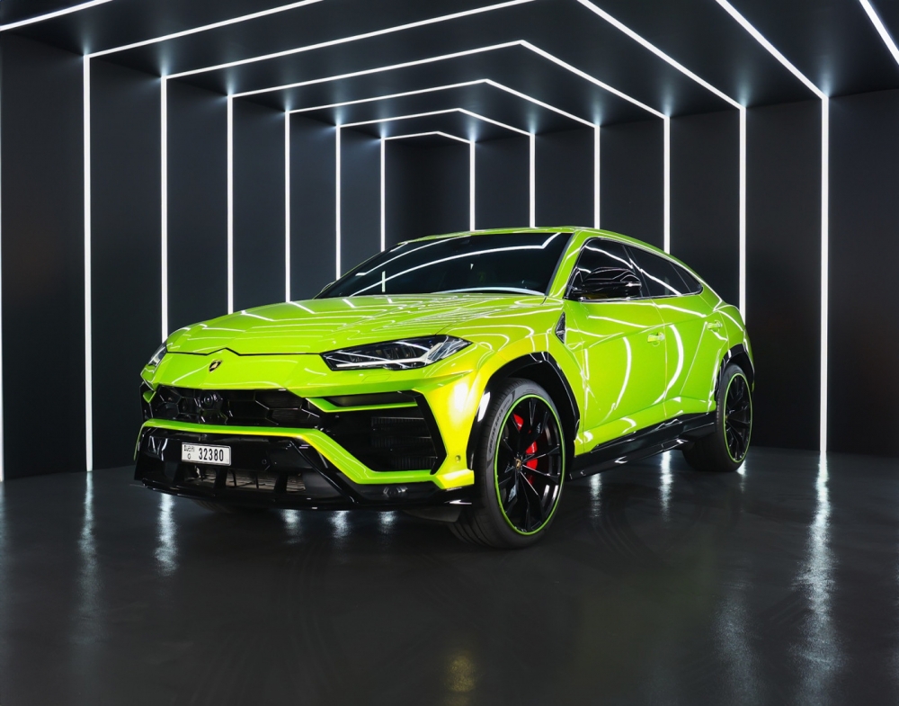 Green Lamborghini Urus My20 2022