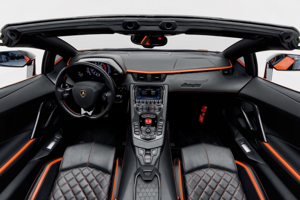 Oranje Lamborghini Aventador Roadster 2019
