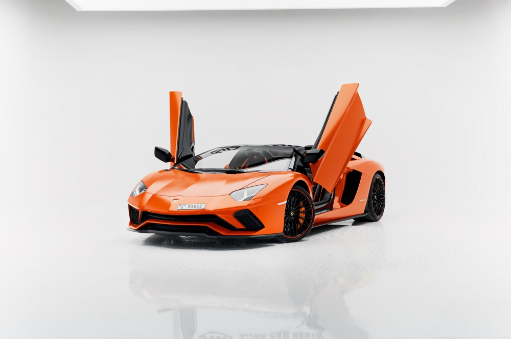 Orange Lamborghini Aventador-Roadster 2019