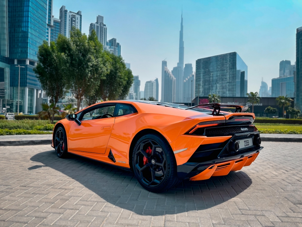 Orange Lamborghini Huracán Evo Coupé 2020