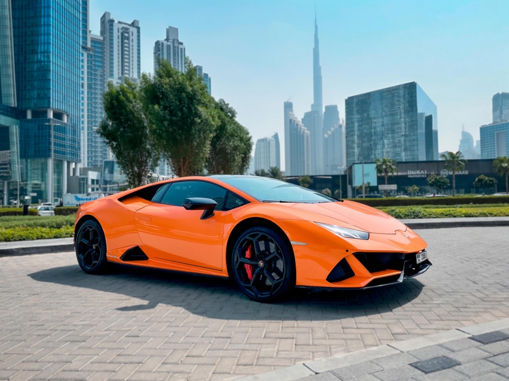 Orange Lamborghini Huracán Evo Coupé 2020
