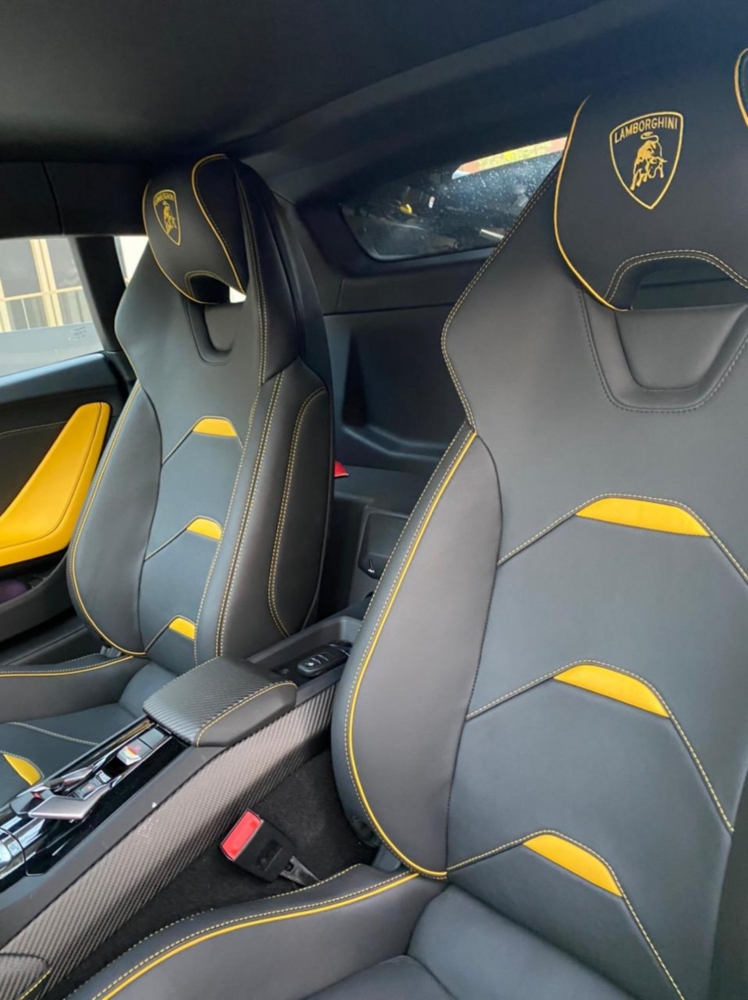 Sarı Lamborghini Huracan Evo Coupe 2020