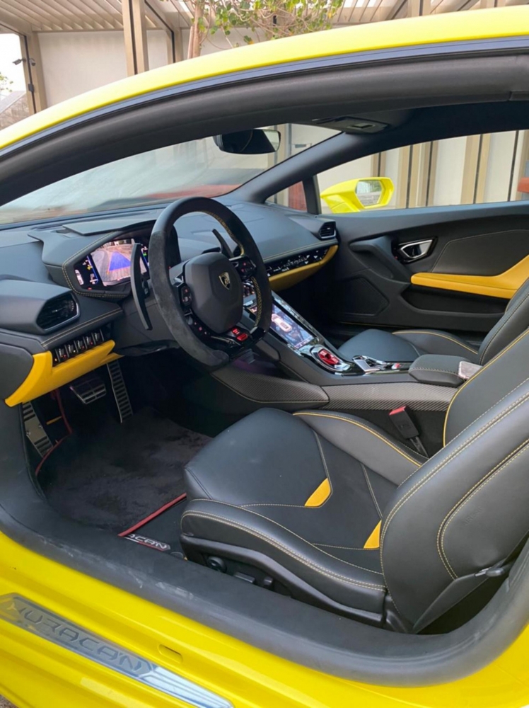 Sarı Lamborghini Huracan Evo Coupe 2020