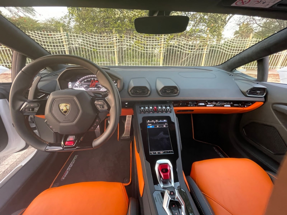 wit Lamborghini Huracan Evo Coupé 2021
